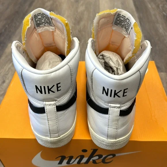 Nike Blazer Mid ‘77 - Picture 2 of 6